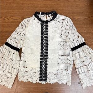 Chicwish Knitted Top Bell Sleeves Women’s Small S Black and White